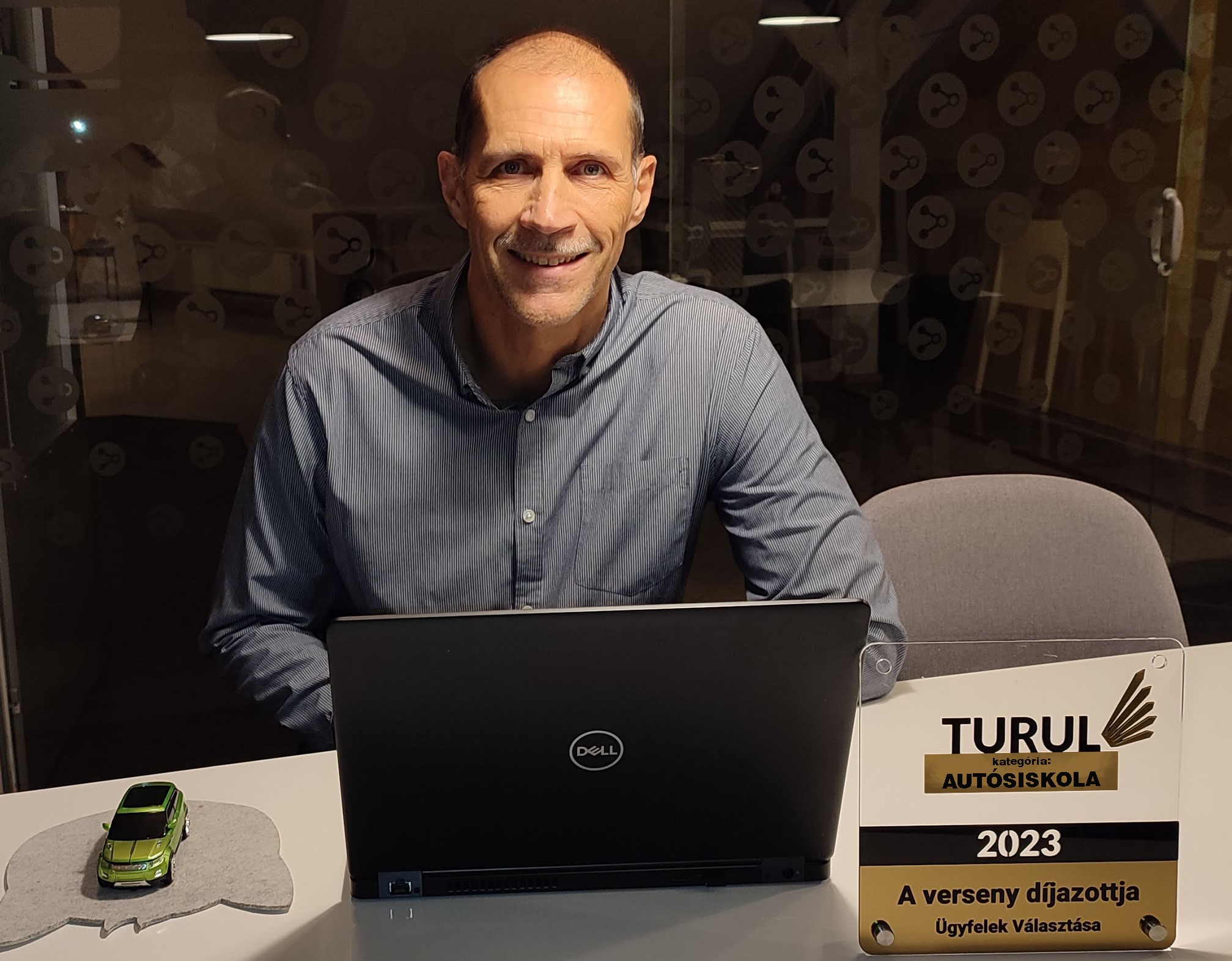 Autósiskola Turul díj